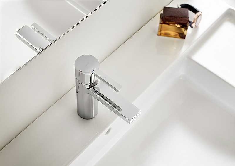 Diseño de baño grifo metalico naia