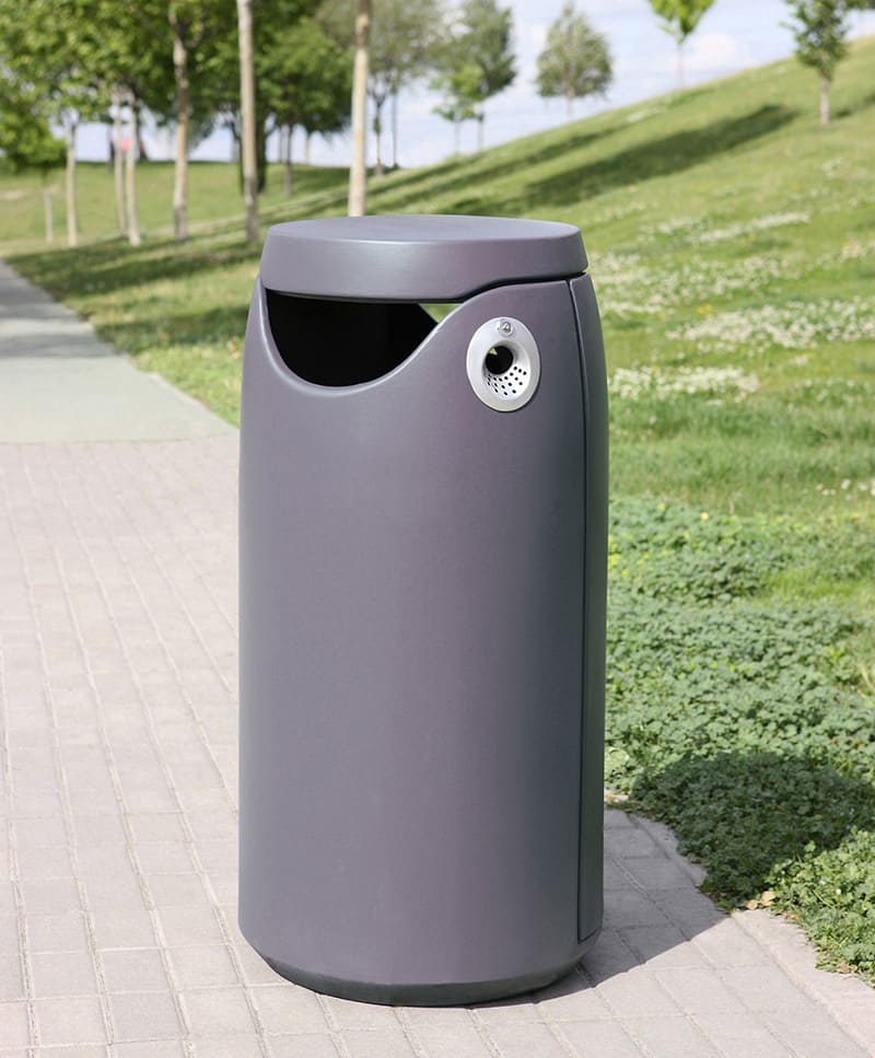 Papelera europea con diseño funcional.