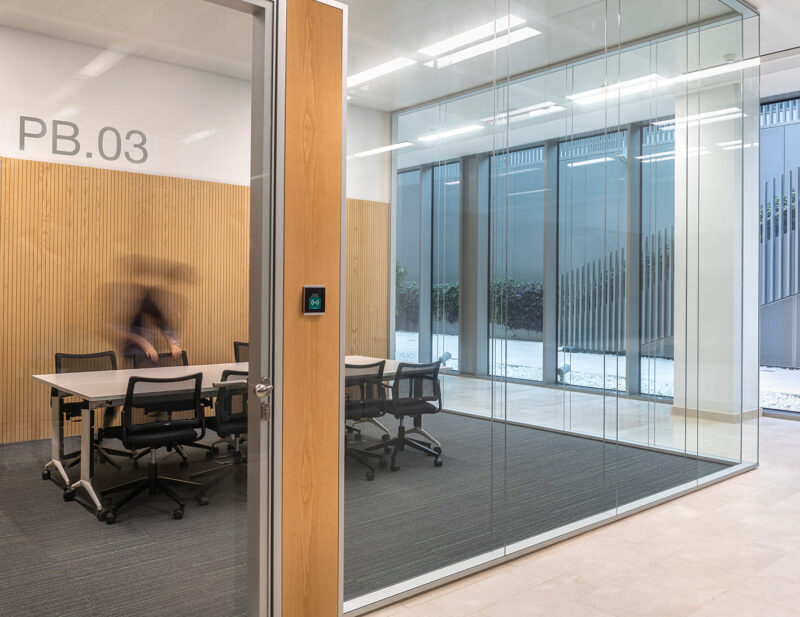 Sistema Next Access dentro de unas oficinas.